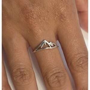 Vintage Sterling Silver Jagged Top Mountain Range Ring 925 Size 8